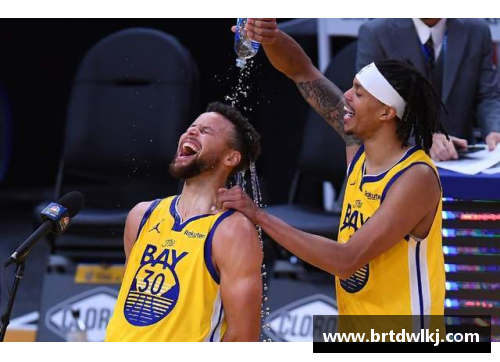 MYBALL迈博官网库里疯砍62分震撼全场，湖人双星轻松战胜太阳，快船稳居榜首！